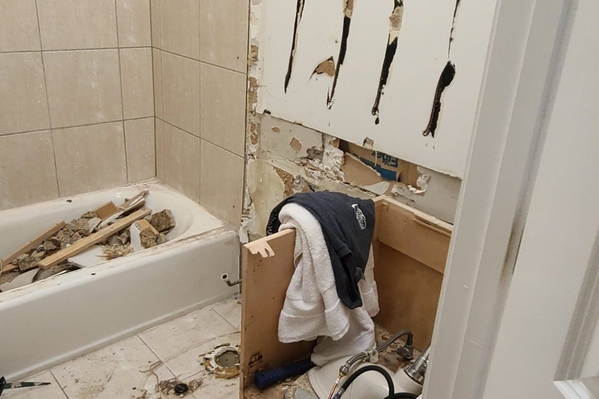 Lalor Bathroom_Primary_Before1-min