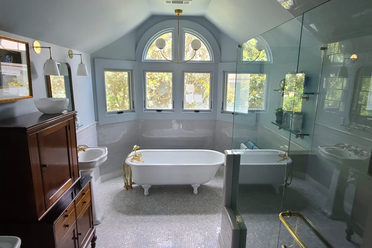 Image of bathtub; bathroom remodeling company in Atlanta