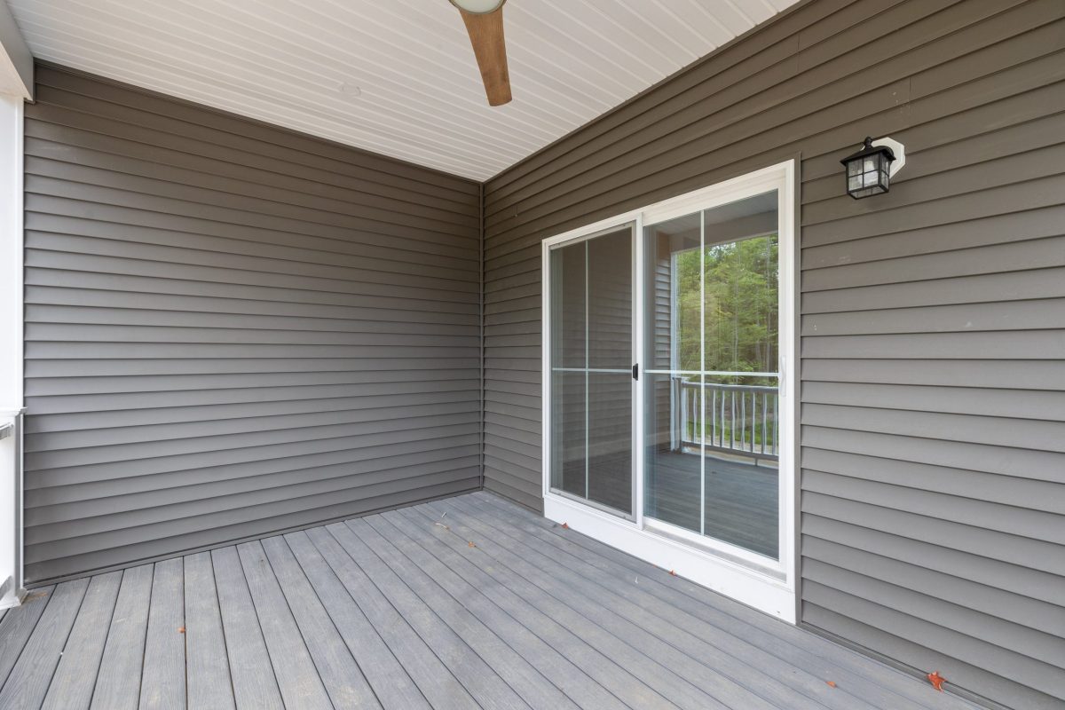 exterior-modern-ranch-house-with-window-sunny-day-min